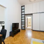 Quiet Near River And Center Apartamento Praga