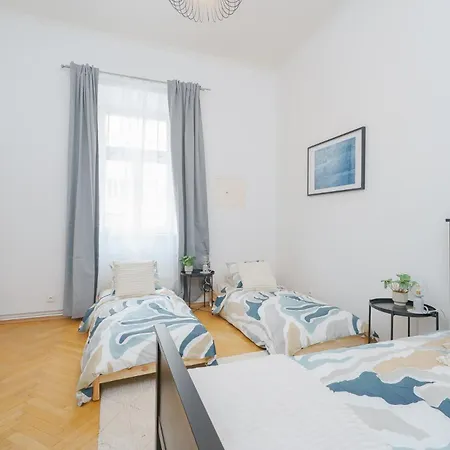 Apartament Quiet Near River And Center Praga