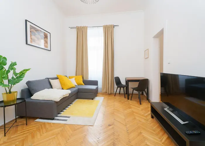 Apartment Quiet Near River And Center Prag